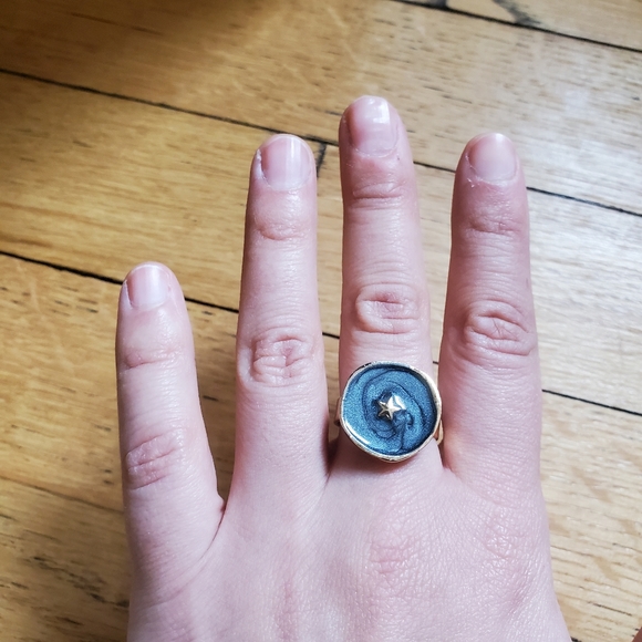 NWOT Gold Dark Grey Star Ring - Picture 11 of 13